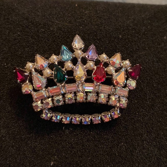 B. David crown brooch signed Brooch Faux Pearls, Rhinstones, Aurora Borealis - Picture 2 of 5